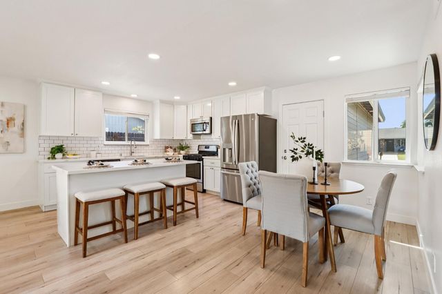 8321 Villaview Dr, Citrus Heights, CA 95621