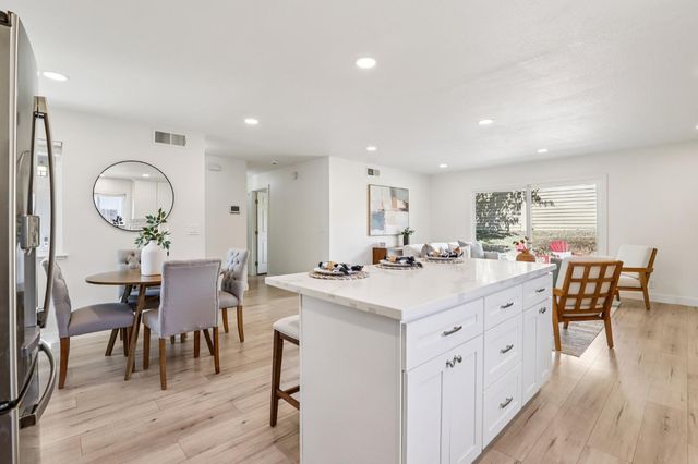8321 Villaview Dr, Citrus Heights, CA 95621