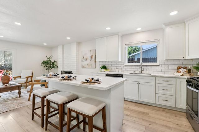 8321 Villaview Dr, Citrus Heights, CA 95621