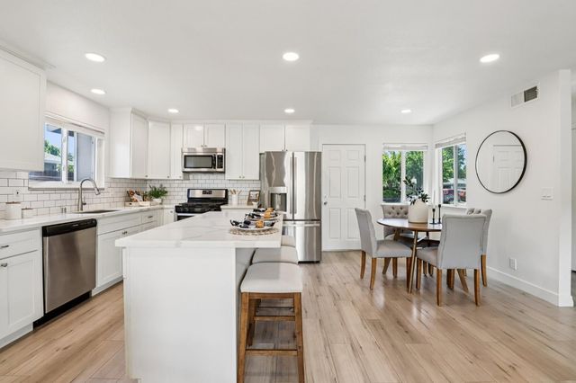 8321 Villaview Dr, Citrus Heights, CA 95621