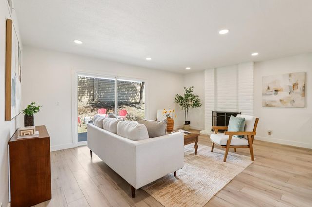 8321 Villaview Dr, Citrus Heights, CA 95621