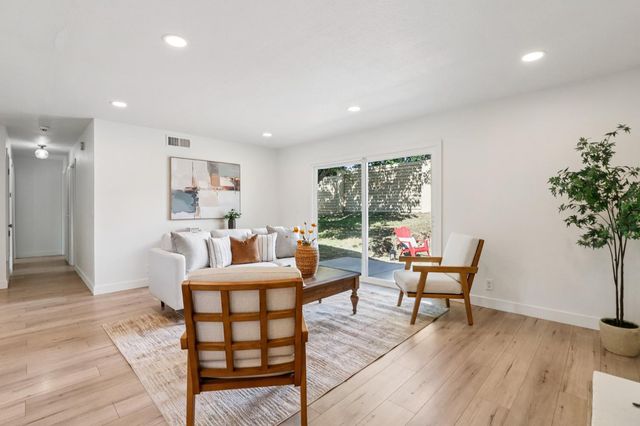 8321 Villaview Dr, Citrus Heights, CA 95621