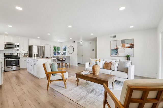 8321 Villaview Dr, Citrus Heights, CA 95621