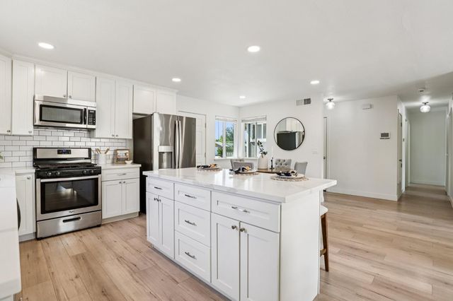 8321 Villaview Dr, Citrus Heights, CA 95621