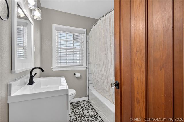 2054 SE DEWEY Avenue, Bartlesville, OK 74003