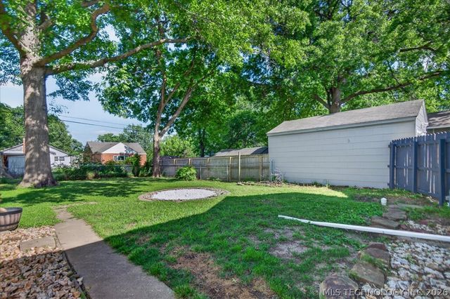2054 SE DEWEY Avenue, Bartlesville, OK 74003
