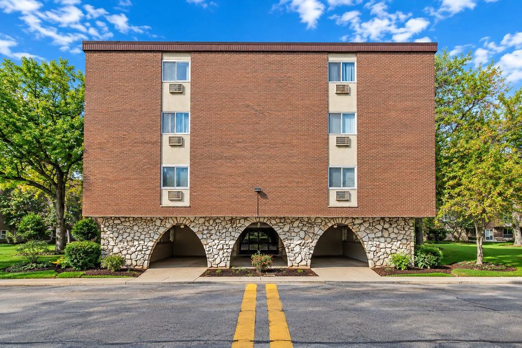 1331 S Finley Road 212, Lombard, IL 60148 — exterior