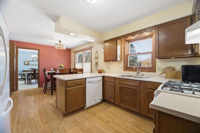 705 S GOLDENROD DRIVE, Appleton, WI 54914