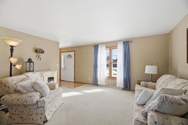 705 S GOLDENROD DRIVE, Appleton, WI 54914