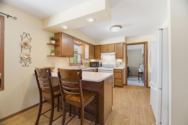 705 S GOLDENROD DRIVE, Appleton, WI 54914