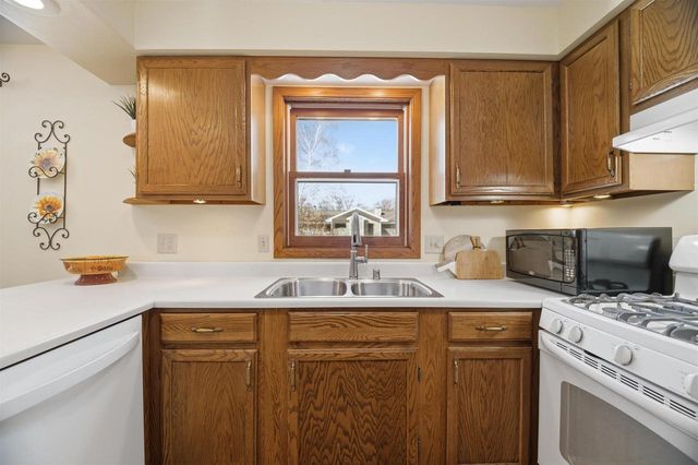 705 S GOLDENROD DRIVE, Appleton, WI 54914