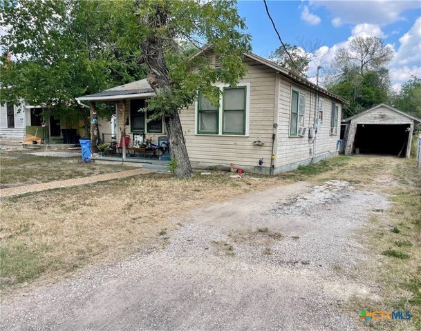 515 N Erskine Street, Seguin, TX 78155