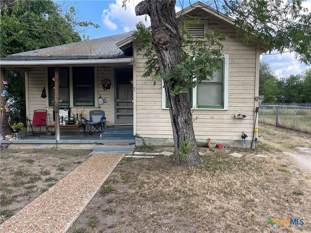 515 N Erskine Street, Seguin, TX 78155