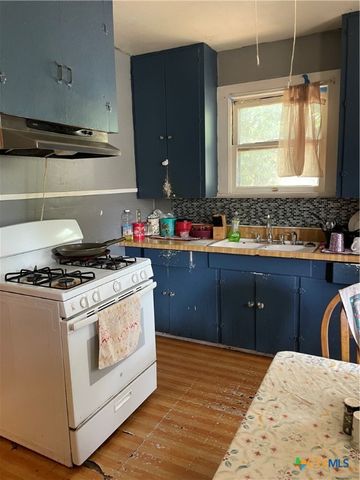 515 N Erskine Street, Seguin, TX 78155