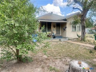 515 N Erskine Street, Seguin, TX 78155