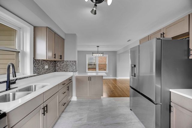 10626 S Lowe Avenue, Chicago, IL 60628