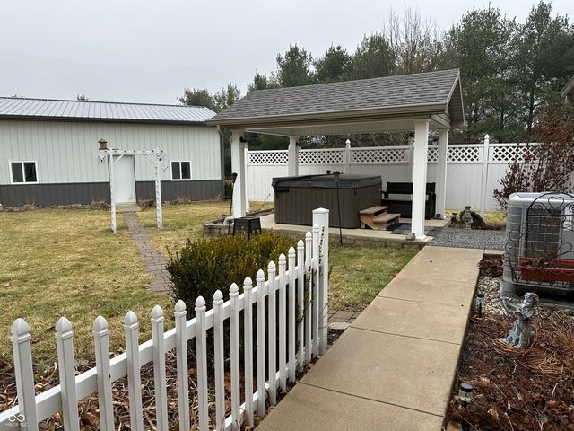 9490 W 1000 N, Elwood, IN 46036