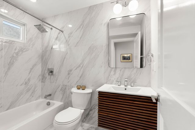 21 Bradford Rd 21, Watertown, MA 02472