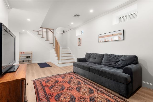 21 Bradford Rd 21, Watertown, MA 02472