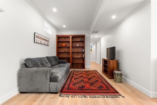 21 Bradford Rd 21, Watertown, MA 02472