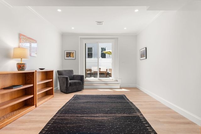 21 Bradford Rd 21, Watertown, MA 02472