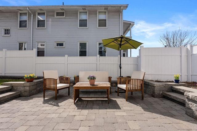 21 Bradford Rd 21, Watertown, MA 02472