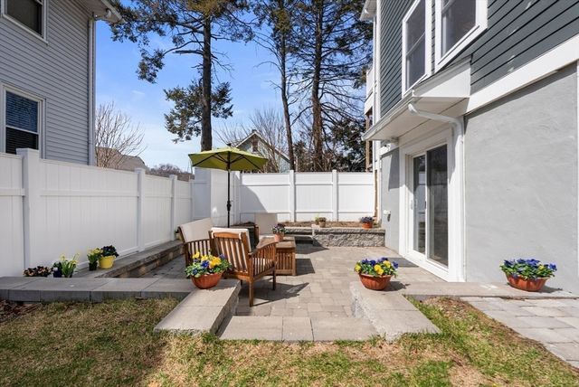 21 Bradford Rd 21, Watertown, MA 02472