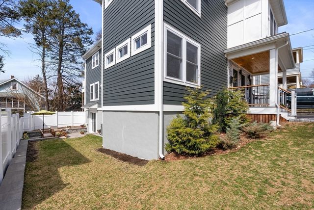 21 Bradford Rd 21, Watertown, MA 02472