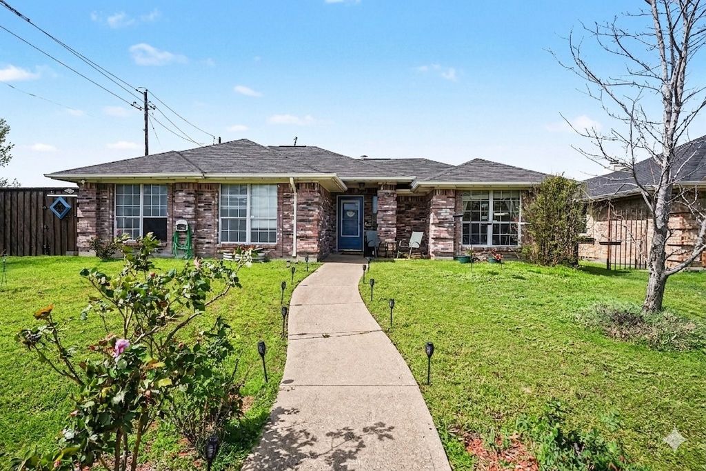 2621 Buck Drive, Mesquite, TX 75181