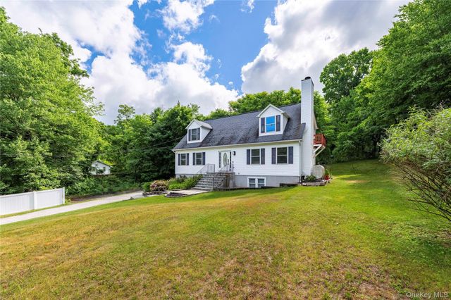 22 Elm Road, Lake Peekskill, NY 10537
