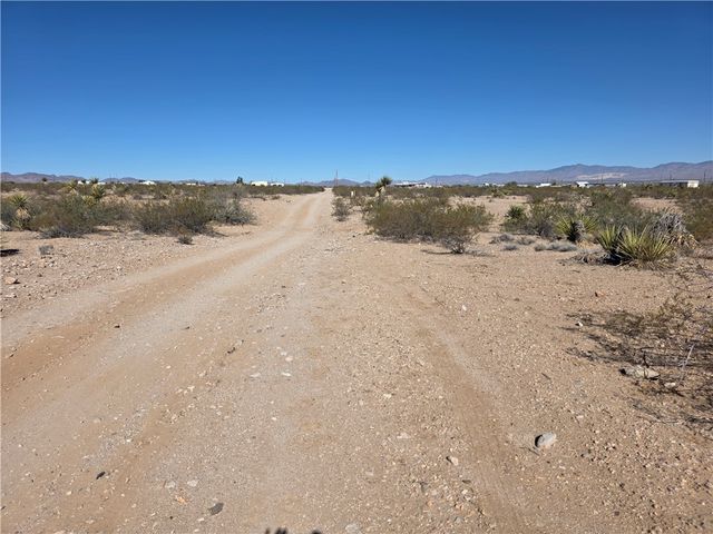 2628 S Chiricahua Road, Golden Valley, AZ 86413