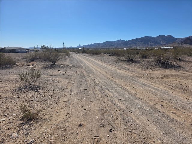 2628 S Chiricahua Road, Golden Valley, AZ 86413