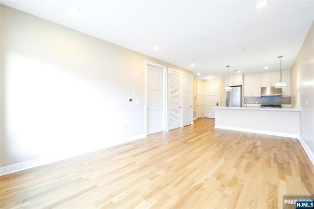 15 Somerset Lane B405, Edgewater, NJ 07020