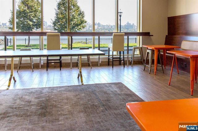 15 Somerset Lane B405, Edgewater, NJ 07020