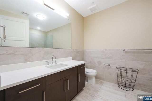 15 Somerset Lane B405, Edgewater, NJ 07020