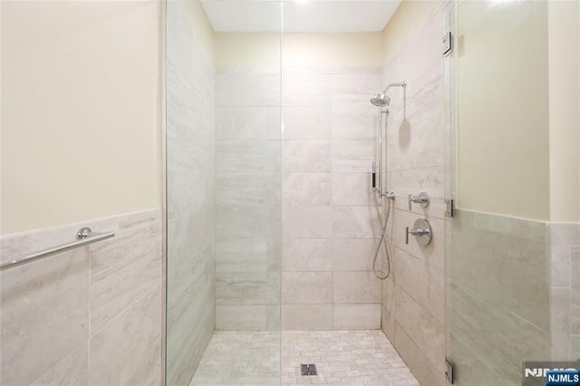 15 Somerset Lane B405, Edgewater, NJ 07020