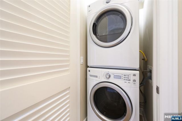 15 Somerset Lane B405, Edgewater, NJ 07020