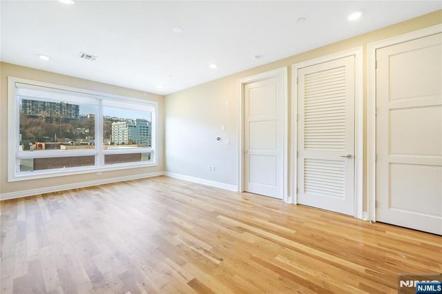 15 Somerset Lane B405, Edgewater, NJ 07020