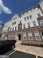 24690 BYRNE MEADOW SQ, Aldie, VA 20105