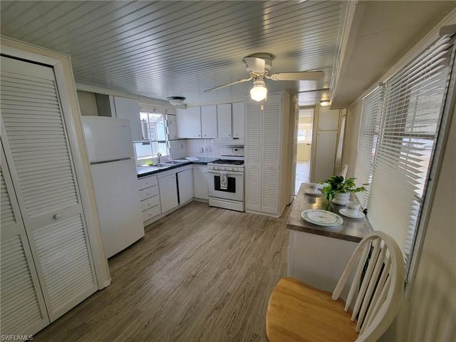 207 Lantern LN, North Fort Myers, FL 33917