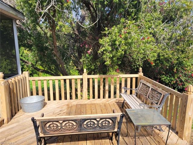 207 Lantern LN, North Fort Myers, FL 33917