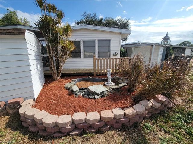 207 Lantern LN, North Fort Myers, FL 33917