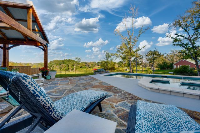 2001 Rose Pointe, Athens, TX 75752