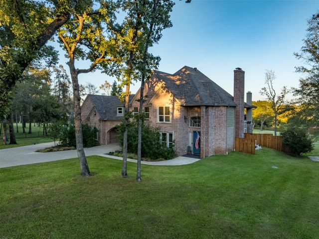 2001 Rose Pointe, Athens, TX 75752