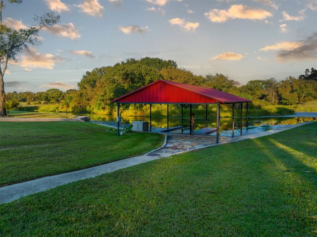 2001 Rose Pointe, Athens, TX 75752