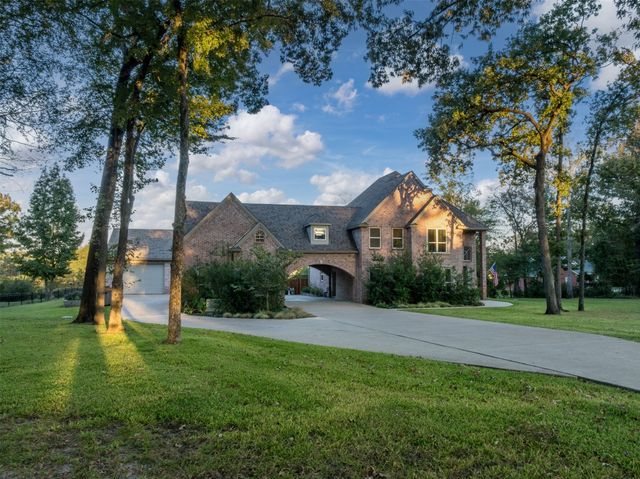 2001 Rose Pointe, Athens, TX 75752