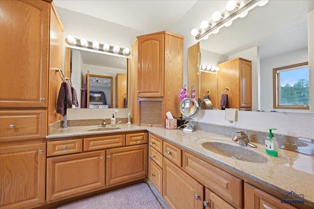 1129 FOOTHILLS RD, Sturgis, SD 57785