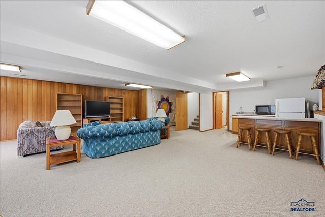 1129 FOOTHILLS RD, Sturgis, SD 57785