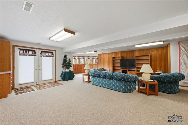 1129 FOOTHILLS RD, Sturgis, SD 57785