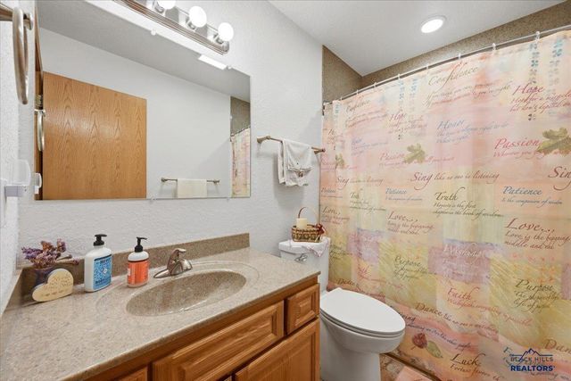 1129 FOOTHILLS RD, Sturgis, SD 57785